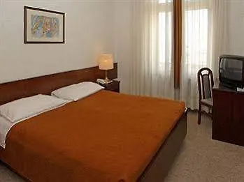 Riviera Gostinjska kuća 2*